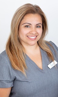 Dental assistant Gabriela