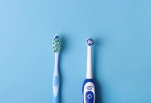 picture of electric and manual toothbrush 